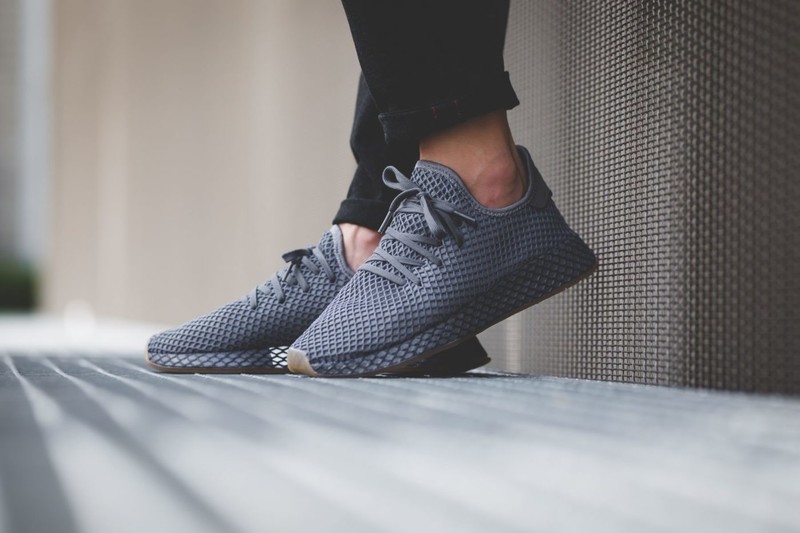 Adidas deerupt runner store dark grey